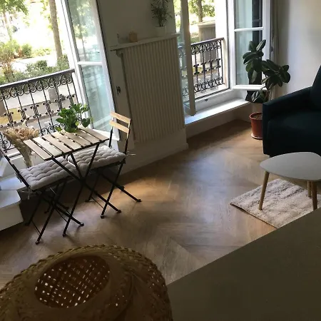 Aux Charmes Parisien Apartamento Paris