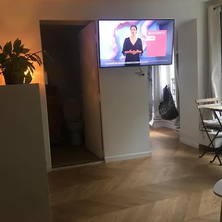 Aux Charmes Parisien *